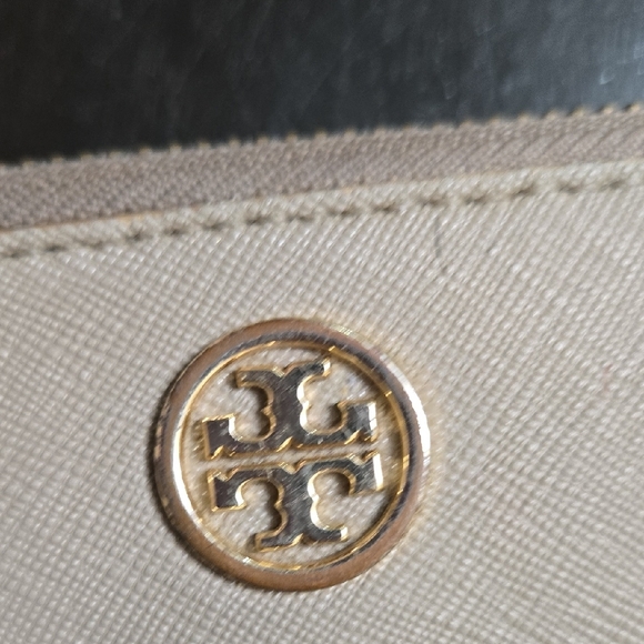 Tory Burch Brown and Cream Wallet Duo - Picture 7 of 8